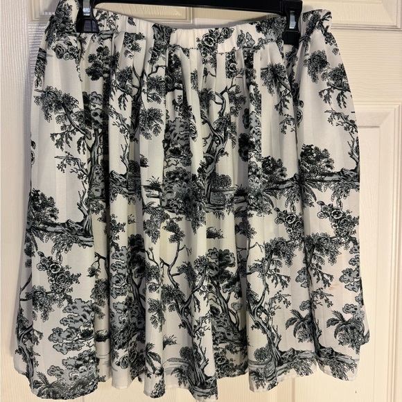 Banana Republic Pleated Flowy Skirt - Bonsai Artsy Print - Picture 1 of 7